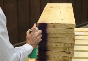 Aerosol can tree lumber log lumber forestry marking paint.