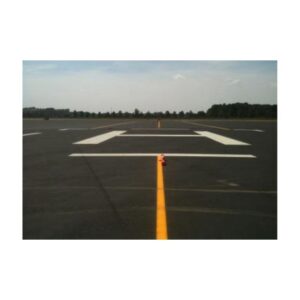 Night Time Reflective White Yellow Runway Paint.